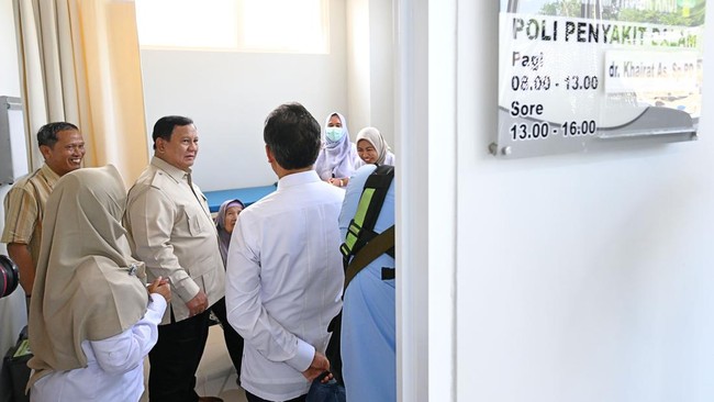 presiden-prabowo-subianto-meresmikan-rumah-sakit-umum-daerah-rsud-kh-muhammad-thohir-krui-di-kabupaten-pesisir-barat-lampung-r-1781083010141_169