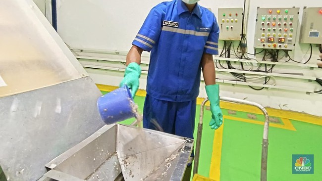 proses-produksi-dari-ikan-segar-menjadi-bubuk-hidrolisat-protein-ikan-hpi-yang-akan-menjadi-susu-ikan-di-indramayu-jawa-barat-1_169