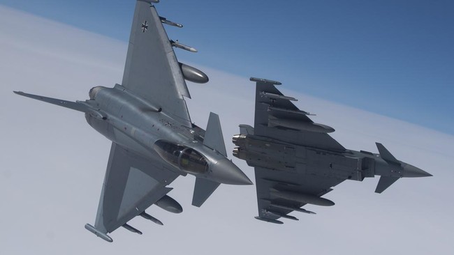 sebuah-jet-tempur-eurofighter-typhoon-jerman-yang-berpartisipasi-dalam-misi-pemolisian-udara-baltik-nato-beroperasi-di-wilayah_169