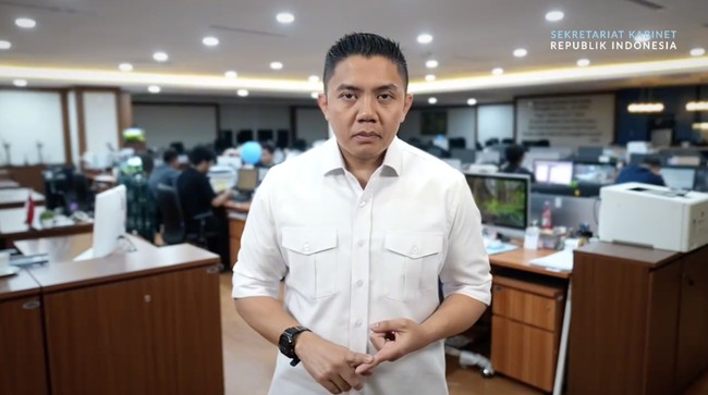sekretaris-kabinet-teddy-indra-wijaya-menyampaikan-keterangan-dengan-kunjungan-kenegaraan-yang-dilakukan-presiden-prabowo-subi-1780320894106_169