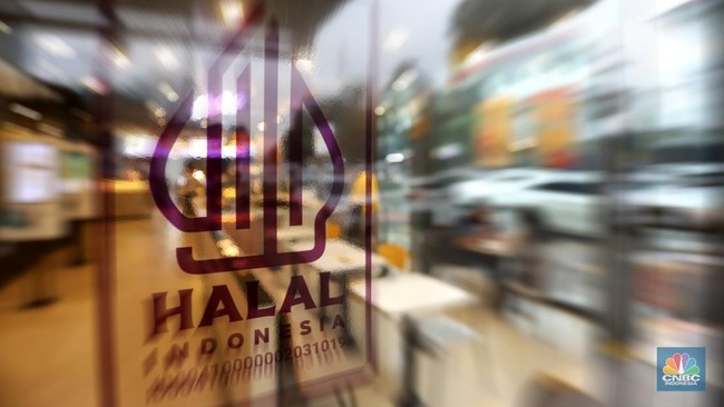 stiker-halal-yang-tertempel-di-pintu-masuk-salah-satu-restoran-siap-saji-di-salemba-jakarta-jumat-1532024-badan-penyelenggara-3_169