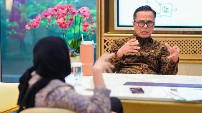 wakil-kepala-badan-gizi-nasional-bgn-bidang-komunikasi-dan-investigasi-nanik-sudaryati-deyang-melakukan-pertemuan-dengan-coo-d-1779265222342_169