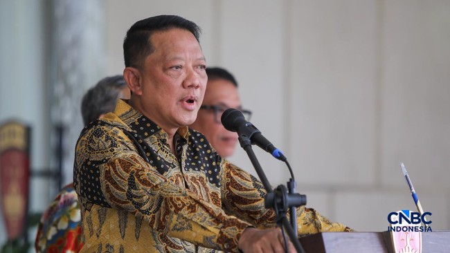 jaksa-agung-muda-bidang-tindak-pidana-khusus-jampidsus-febrie-adriansyah-menyampaikan-keterangan-saat-konferesi-pers-di-gedung-1783659713359_169
