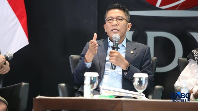 ketua-komisi-xi-dpr-ri-mukhamad-misbakhun-saat-menyampaikan-pemaparan-dalam-investment-forum-2026-di-bursa-efek-indonesia-bei-1784104202229_169