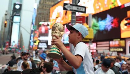 menjelang-laga-puncak-atmosfer-final-piala-dunia-2026-sudah-melumpuhkan-jantung-kota-new-york-ribuan-suporter-tim-nasional-arg-1784426998903_169