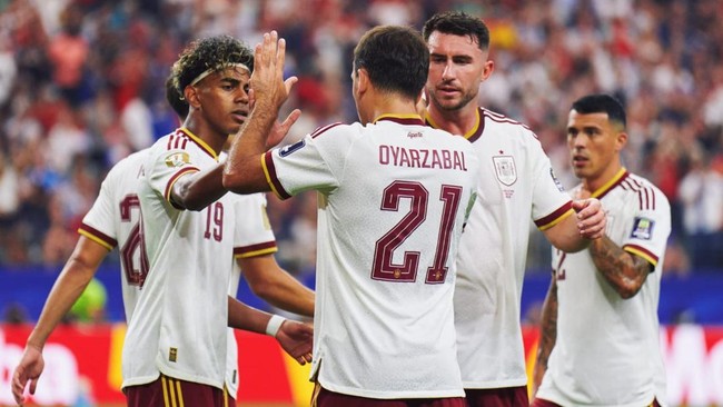 para-pemain-spanyol-merayakan-gol-ke-gawang-prancis-1784059587129_169