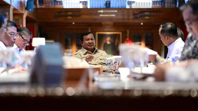 presiden-prabowo-subianto-menginstruksikan-pemberian-harga-khusus-bahan-bakar-minyak-bbm-sebesar-rp15000-per-liter-bagi-nelaya-1783983115643_169