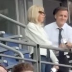 presiden-prancis-emmanuel-macron-dan-ibu-negara-brigitte-macron-tertangkap-kamera-saat-menghadiri-hari-pertama-konser-tur-duni-1784452363152_169