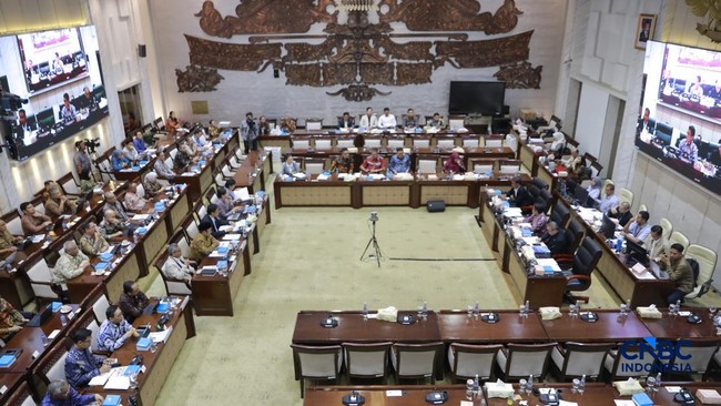 rapat-kerja-komisi-xi-dpr-ri-dengan-meneku-gubernur-bi-ketua-ojk-dan-menteri-ppnkepala-bappenas-kamis-1162026-cnbc-indonesiamu-1781172248903_169