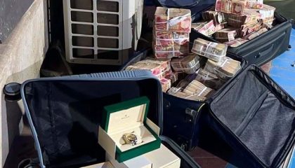 uang-tunai-senilai-14-juta-dolar-as-disembunyikan-di-dalam-dinding-penggerebekan-di-rumah-wakil-menteri-perminyakan-irak-menyi-1782992215883_169