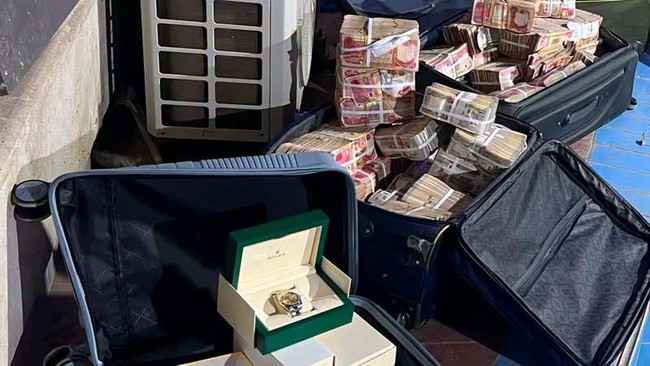 uang-tunai-senilai-14-juta-dolar-as-disembunyikan-di-dalam-dinding-penggerebekan-di-rumah-wakil-menteri-perminyakan-irak-menyi-1782992215883_169
