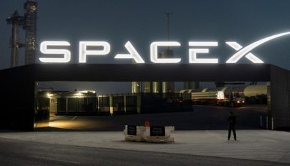 warga-mengamati-pesawat-ruang-angkasa-starship-generasi-spacex-di-atas-roket-super-heavy-lepas-landas-pada-peluncuran-ketigany_169