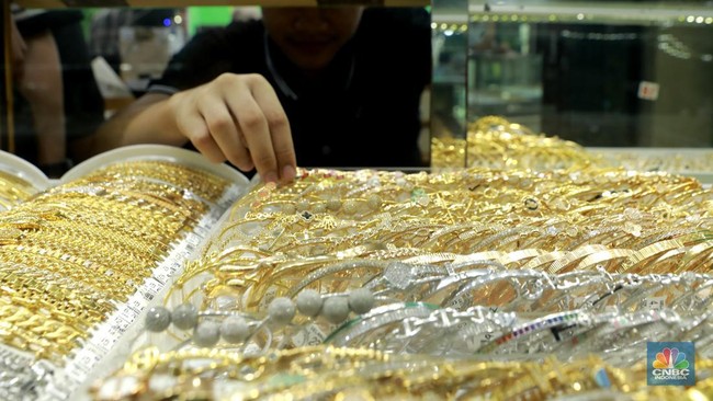 aktifitas-jual-beli-emas-perhiasan-di-kawasan-pasar-minggu-jakarta-rabu-712026-1767782936428_169