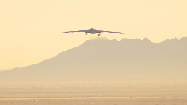 b-21-raider-angkatan-udara-amerika-serikat-pembom-siluman-jarak-jauh-yang-dapat-dipersenjatai-dengan-senjata-nuklir-lepas-land-6_169