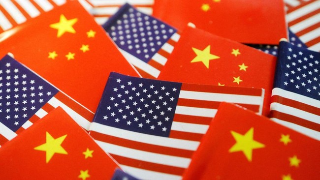 bendera-amerikas-serikat-as-dan-china-reutersflorence-loillustrationfile_169-1