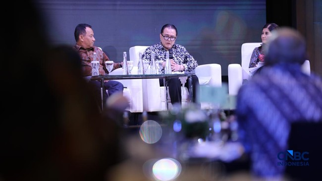 chairman-indonesia-mining-institute-prof-irwandy-arif-saat-menyampaikan-pemaparan-dalam-mindialogue-dengan-tema-komoditas-untu-1786529251855_169
