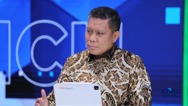 chief-economist-pt-bank-negara-indonesia-persero-tbk-leo-putra-rinaldy-menyampaikan-pemaparan-dalam-power-lunch-di-jakarta-kam-1786597977056_169