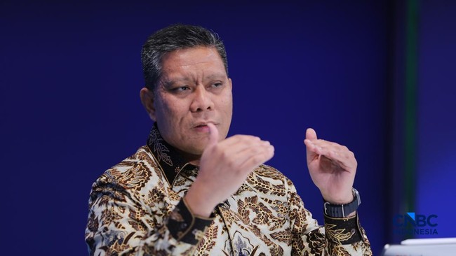 chief-economist-pt-bank-negara-indonesia-persero-tbk-leo-putra-rinaldy-menyampaikan-pemaparan-dalam-power-lunch-di-jakarta-kam-1786597977266_169-1