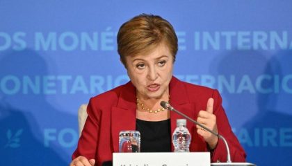 direktur-pelaksana-dana-moneter-internasional-imf-kristalina-georgieva-berbicara-selama-konferensi-pers-tentang-penilaian-tahu-1765438852595_169