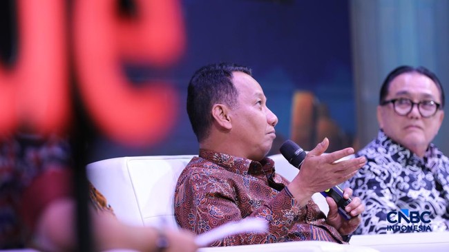 dirjen-minerba-kementerian-esdm-ri-tri-winarno-saat-menyampaikan-pemaparan-dalam-mindialogue-dengan-tema-komoditas-untuk-neger-1786526972108_169-1