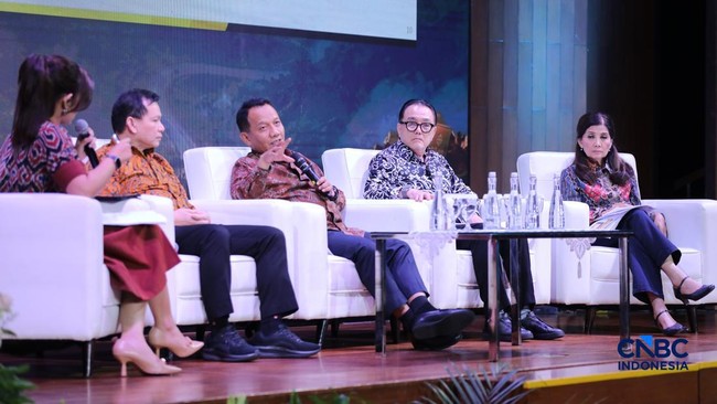 dirjen-minerba-kementerian-esdm-ri-tri-winarno-saat-menyampaikan-pemaparan-dalam-mindialogue-dengan-tema-komoditas-untuk-neger-1786526972395_169