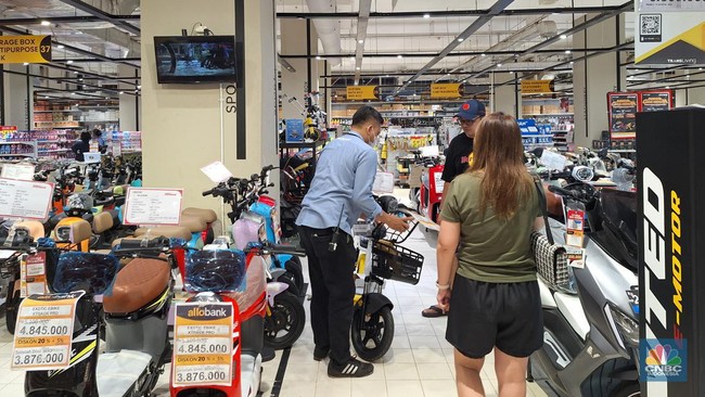 diskon-sepeda-listrik-di-transmart-full-day-sale-cnbc-indonesiakhoirul-anam-1_169
