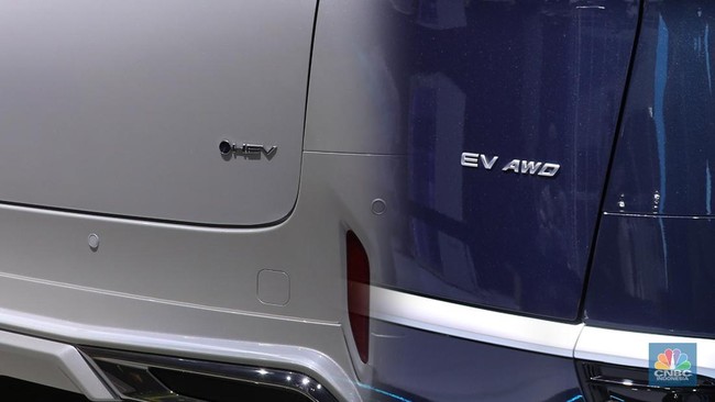 foto-kolase-hybrid-toyota-dan-ev-byd_169