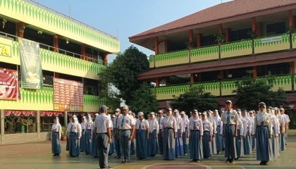 gedung-sekolah-menengah-atas-sma-negeri-33-jakarta-1765438090952_169