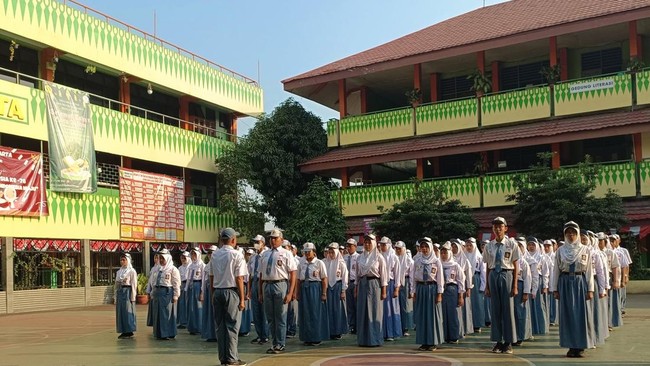 gedung-sekolah-menengah-atas-sma-negeri-33-jakarta-1765438090952_169