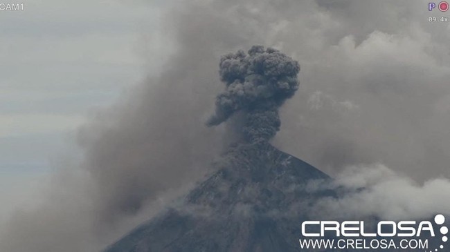 gunung-berapi-fuego-di-guatemala-meletus-menyemburkan-lava-dan-bebatuan-setelah-pihak-berwenang-menaikkan-tingkat-siaga-menjad-1785932652749_169