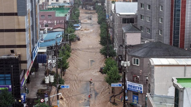 hujan-ekstrem-mengguyur-wilayah-selatan-korea-selatan-dengan-curah-hampir-1-meter-sejak-sabtu-1682026-1787046338463_169