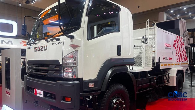 isuzu-memamerkan-isuzu-giga-vfr-yang-dapat-membersihkan-jalanan-dengan-mesin-otomatis-pada-ajang-giias-2026-di-bsd-tangerang-b-1785927048082_169