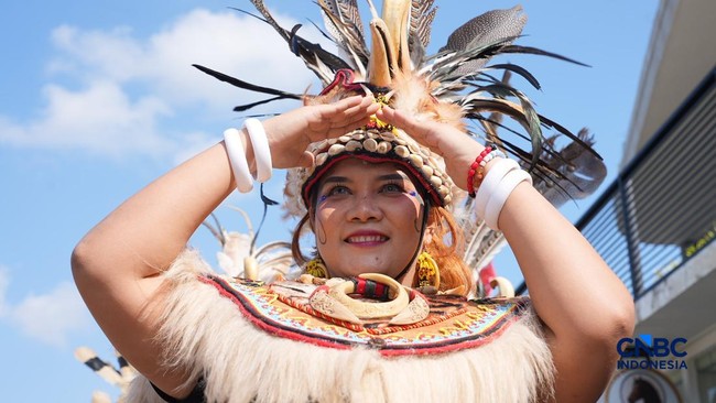 karnaval-kebudayaan-di-tengah-cuaca-terik-di-jalan-sumbu-kebangsaan-ibu-kota-nusantara-ikn-penajam-paser-utara-kalimantan-timu-1786789027530_169