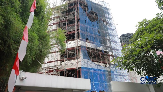 kebakaran-melanda-sebuah-bangunan-lima-lantai-di-jalan-cikini-raya-nomor-91-kelurahan-cikini-kecamatan-menteng-jakarta-pusat-r-1785927753724_169