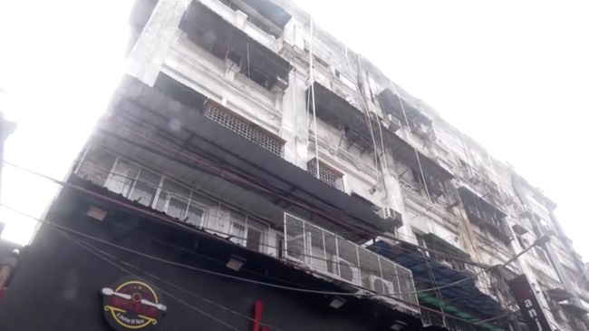kebakaran-melanda-sebuah-hotel-di-kolkata-india-rabu-1982026-menewaskan-sedikitnya-sembilan-orang-dan-melukai-enam-lainnya-di-1787130303565_169