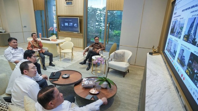 kepala-bp-bumn-sekaligus-coo-danantara-dony-oskaria-bersama-manahemen-pt-adhi-karya-persero-tbk-adhi-membahas-perkembangan-dan-1786582916841_169