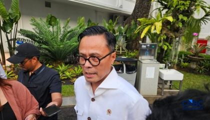 kepala-bp-bumn-sekaligus-coo-danantara-indonesia-dony-oskaria-saat-ditemui-di-istana-merdeka-jakarta-jumat-3172026-1785502950718_169-2