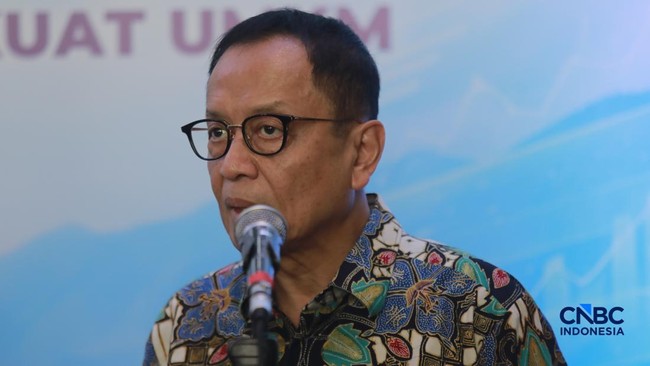 kepala-eksekutif-pengawas-perbankan-ojk-dian-ediana-rae-saat-doorstop-usai-acara-umkm-finance-summit-2026-dengan-tema-penguata-1786422980395_169