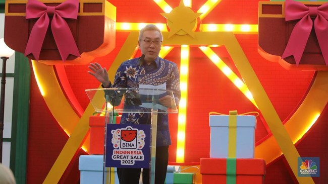 ketua-umum-hippindo-budihardjo-iduansjah-saat-menghadiri-opening-ceremony-bina-indonesia-great-sale-di-pusat-perbelajaan-kota-1766035998753_169