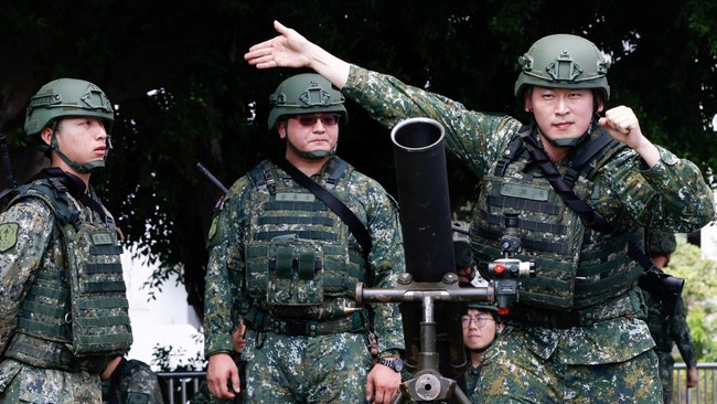 latihan-militer-terbesar-taiwan-tahun-ini-dimulai-pada-hari-rabu-582026-seiring-pulau-itu-berupaya-mempersiapkan-penduduknya-u-1786013238616_169