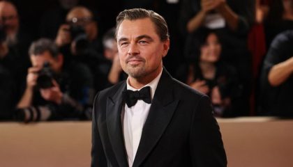 leonardo-dicaprio-berpose-di-karpet-merah-pada-acara-golden-globes-ke-83-di-beverly-hills-california-as-minggu-1112026-reuters-1768186303176_169