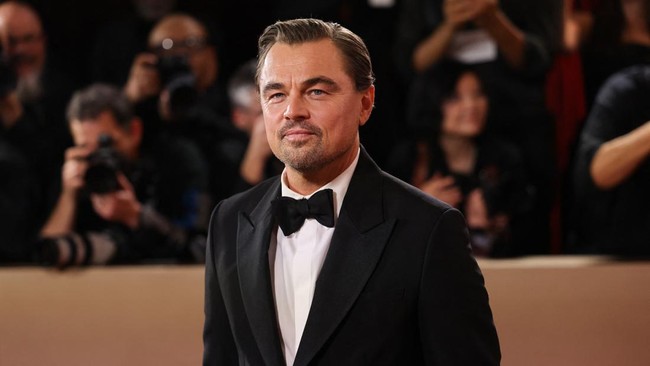 leonardo-dicaprio-berpose-di-karpet-merah-pada-acara-golden-globes-ke-83-di-beverly-hills-california-as-minggu-1112026-reuters-1768186303176_169