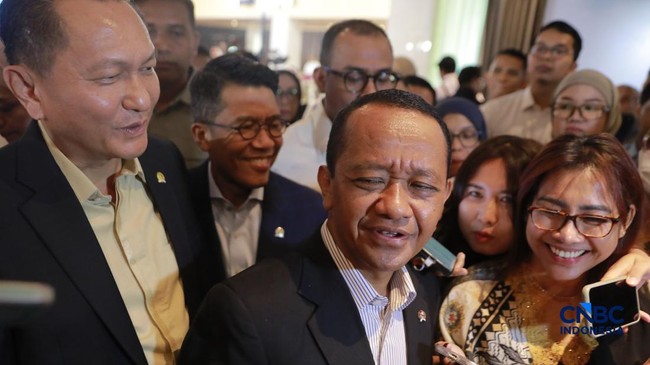 menteri-esdm-bahlil-lahadalia-saat-doorstop-dengan-media-usai-menyampaikan-pemaparan-dalam-energy-forum-di-singosari-ballroom-1782363003574_169