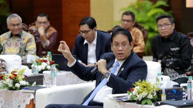 menteri-keuangan-menkeu-purbaya-yudhi-sadewa-saat-menyampaikan-pemaparan-dalam-konferensi-pers-apbn-kita-edisi-juli-2026-di-ka-1784620747563_169