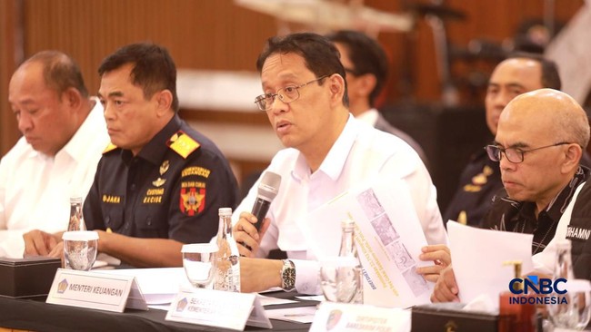 menteri-keuangan-purbaya-yudhi-sadewa-saat-konferensi-pers-penindakan-penyelundupan-ekspor-emas-kpu-bea-dan-cukai-tipe-c-soeka-1786619530275_169