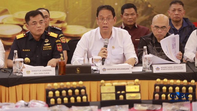 menteri-keuangan-purbaya-yudhi-sadewa-saat-konferensi-pers-penindakan-penyelundupan-ekspor-emas-kpu-bea-dan-cukai-tipe-c-soeka-1786619530340_169