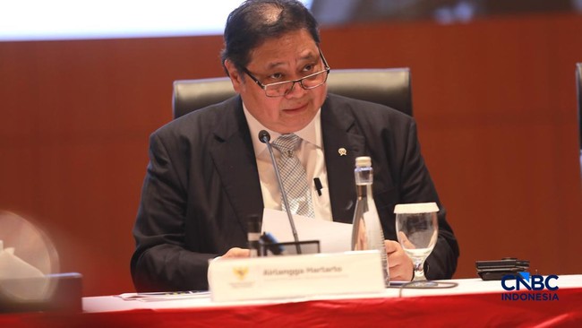 menteri-koordinator-bidang-perekonomian-airlangga-hartarto-memberi-pemaparan-saat-konferensi-pers-terkait-rapbn-nota-keuangan-1786703537867_169-1