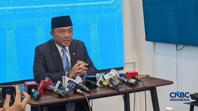 menteri-sekretais-negara-prasetyo-hadi-menyampaika-keterangan-pers-terkait-pengunduran-diri-kepala-bgn-naniek-s-deyang-di-jaka-1784696978881_169