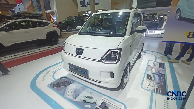 mobil-listrik-mungil-dfsk-seres-s5-menjadi-salah-satu-kendaraan-yang-menarik-perhatian-pengunjung-giias-2026-1786092059687_169