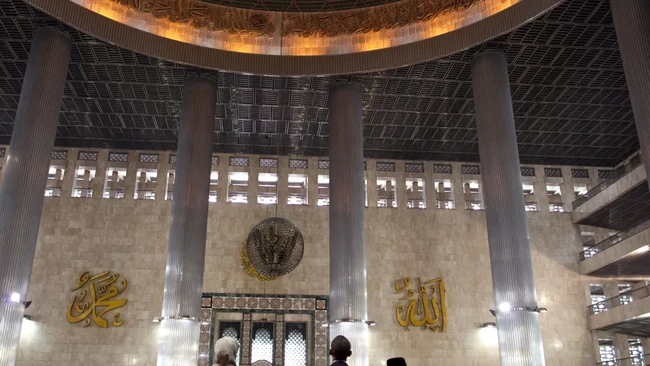 obama-saat-mengunjungi-istiqlal-1783212877687_169